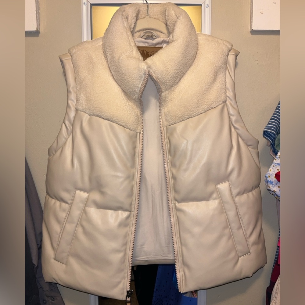 Bearpaw Women's Puffer Vest